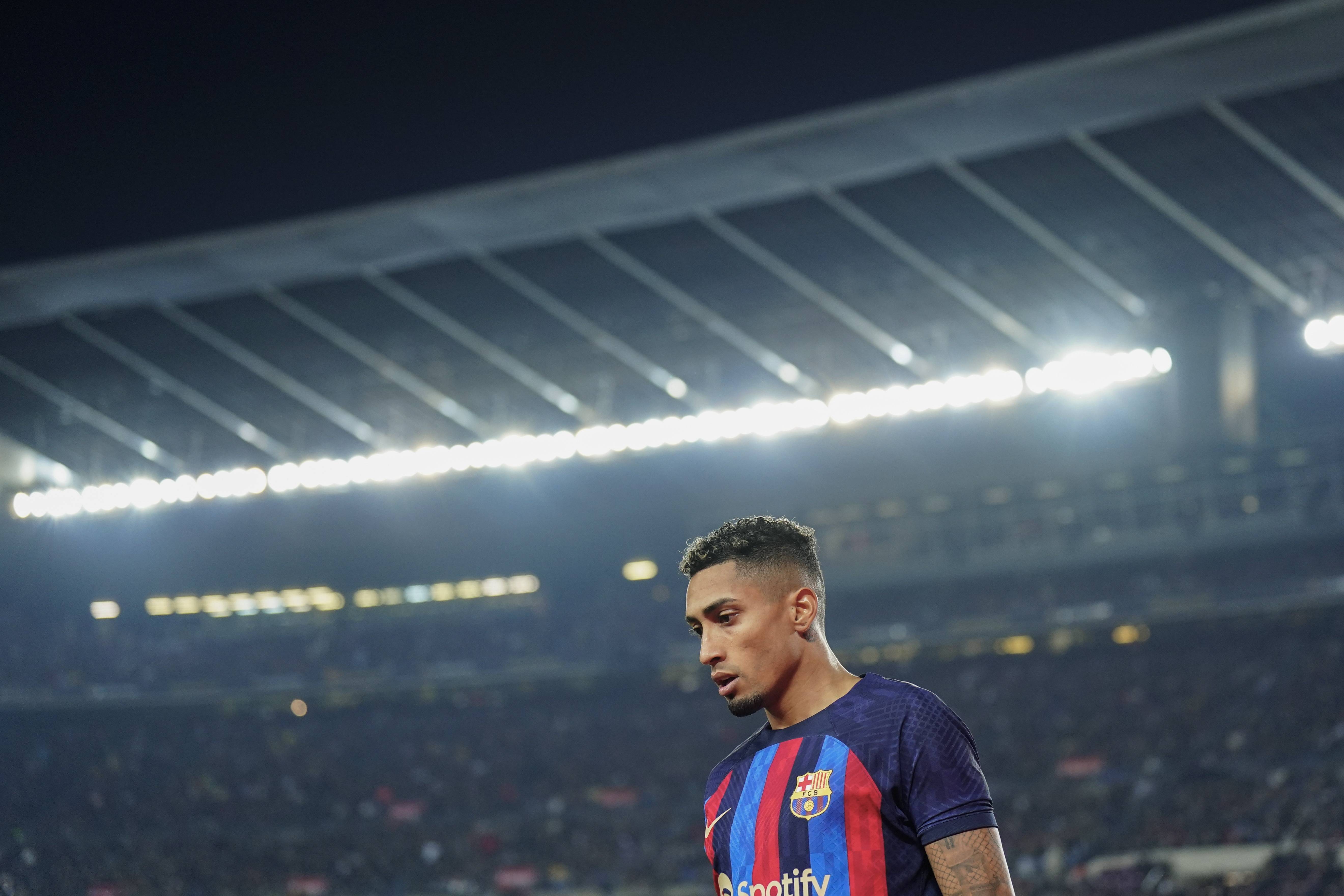 包含梅西梅开二度，巴萨战胜强力对手的词条