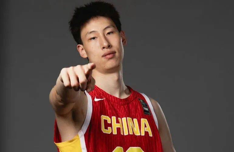 红人篮球：年轻球员崭露头角，成为亮眼新星的简单介绍